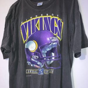 Cool vintage 1993 Minnesota Vikings t-shirt.